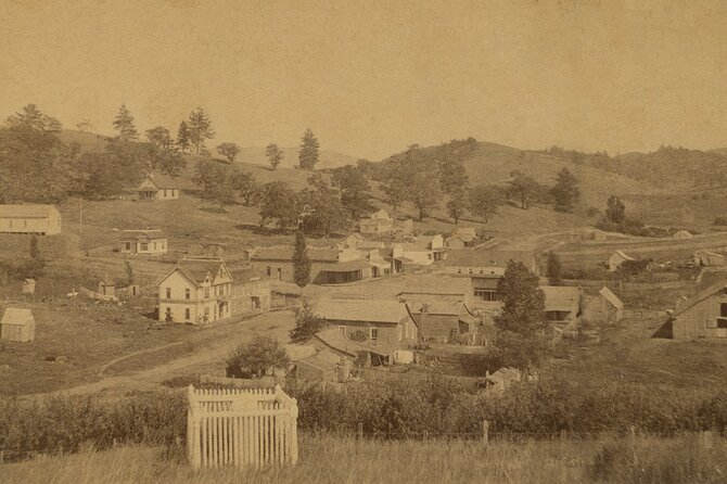 Pies & Pickaxes: A Historic Walking Tour of Julian, CA - Bailey House and Julian Cemetery: the quick start that sets the tone