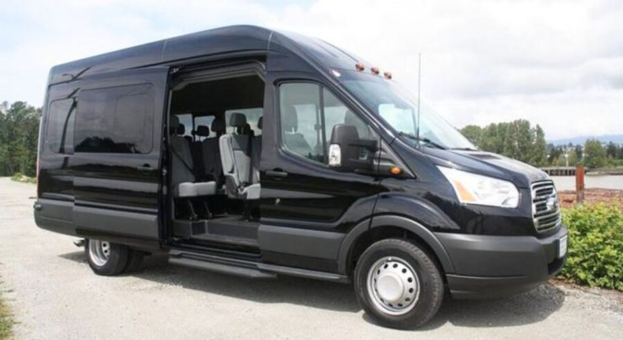 San Diego Airport: One-Way Transfer to San Diego downtown - Inside the Ride: Private Comfort and Control All the Way to Downtown