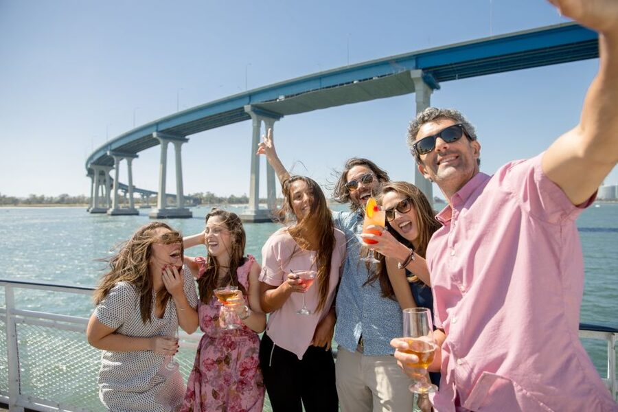 San Diego: Bay Sights and Sips Sunset Cruise - Service, music, and birthday expectations: how to set yourself up well
