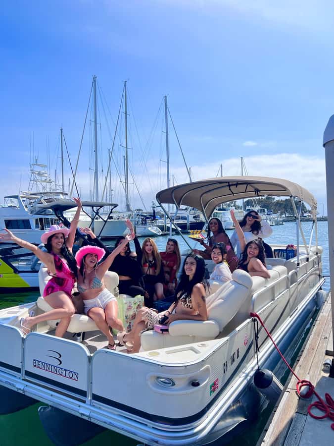 San Diego: Bennington Luxury Pontoon Rental - Why a Captained Bennington Pontoon Works So Well in San Diego