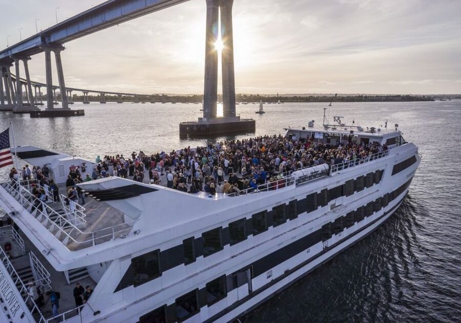 San Diego: Christmas Day Buffet Brunch or Dinner Cruise - Getting on board at Pier 1 and handling timing