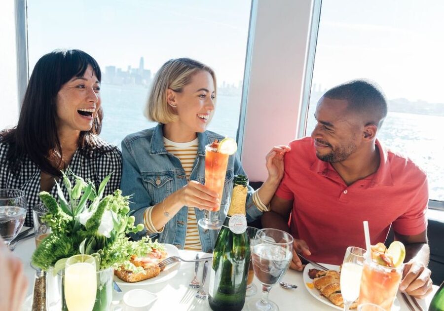 San Diego: Christmas Day Buffet Brunch or Dinner Cruise - USS Midway and Coronado Bridge: the sightseeing you get for free