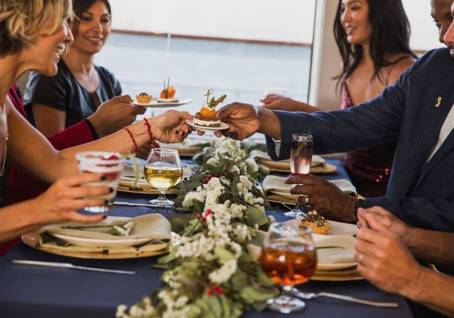 San Diego: Christmas Day Buffet Brunch or Dinner Cruise - Quick FAQ before you choose brunch or dinner