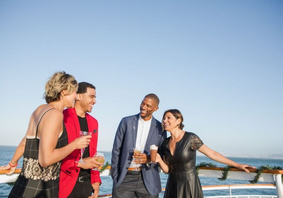 San Diego: Christmas Day Buffet Brunch or Dinner Cruise - Rooftop deck views vs indoor comfort