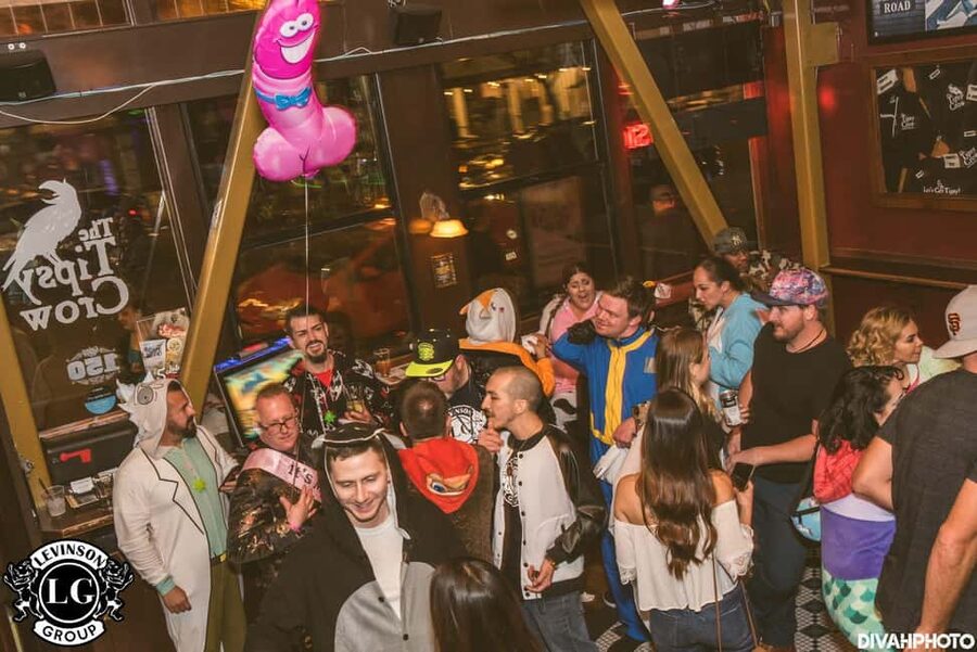 San Diego: Downtown Bar Crawl Party Pass - Double Deuce: The No-Cover Welcome Drink Start