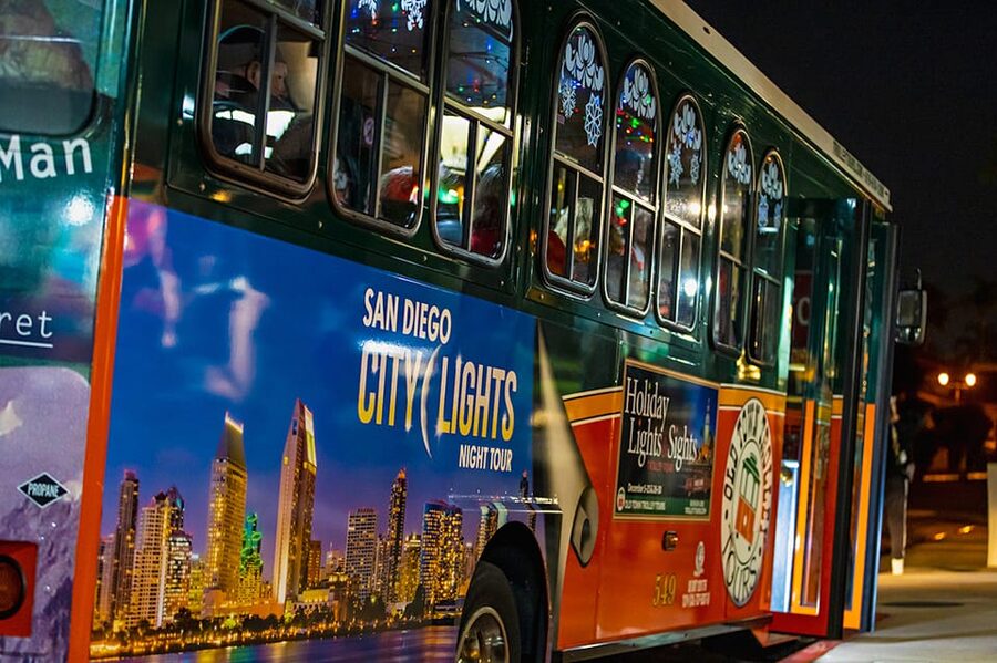 San Diego: Holiday Lights and Sights Trolley Tour - Bankers Hill and Garrison St: fine residential holiday viewing