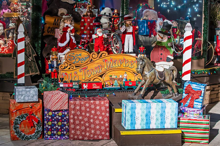 San Diego: Holiday Lights and Sights Trolley Tour - Who this trolley tour is best for