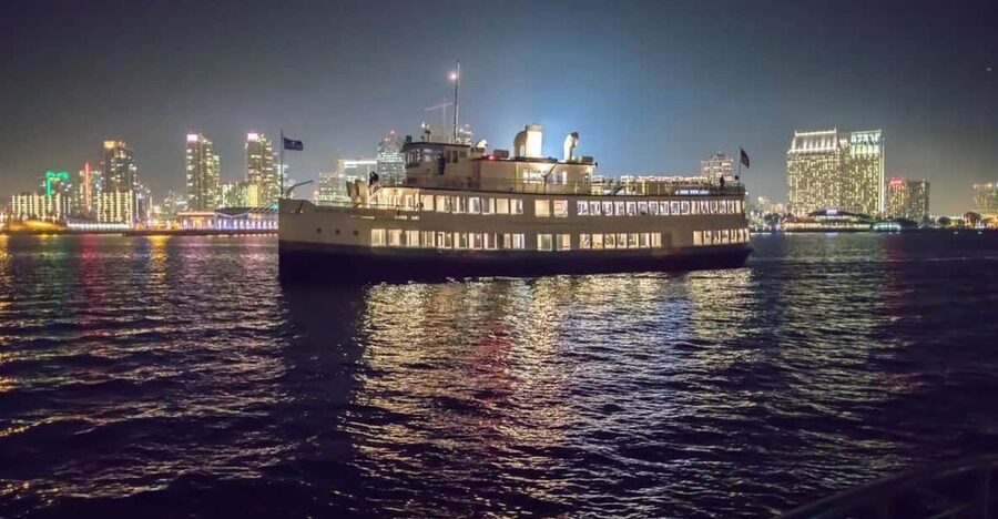 San Diego: New Year's Eve Early Buffet Dinner Cruise - Key things I’d clock before you go