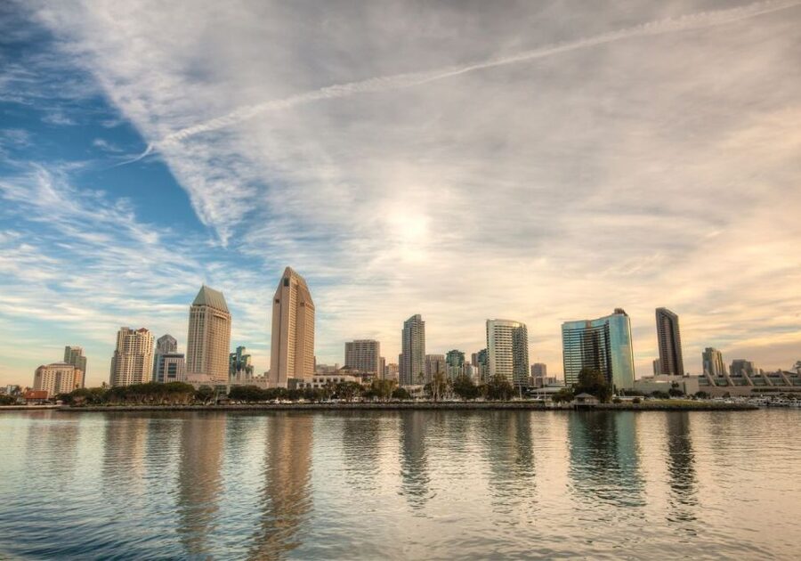 San Diego: Thanksgiving Day Buffet Brunch or Dinner Cruise - Dinner Option: Turkey, Tri-Tip, and the Comfort-Side Setup