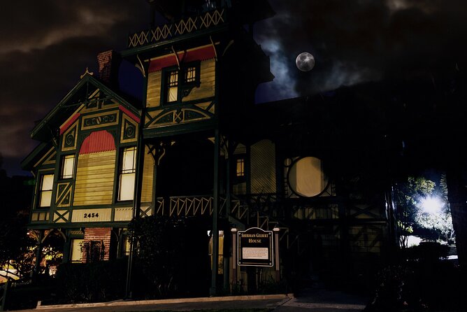 Sinister Shadows of San Diego Gaslamp Ghost Tours - Crowds, noise, and how to hear the story after dinner