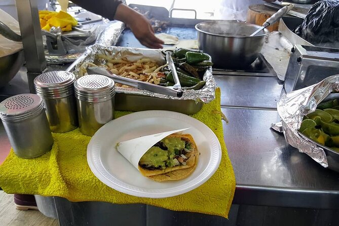 Tijuana Walking Street Food Tour for Foodies - Tijuana Arch stop: a quick start with a sense of place